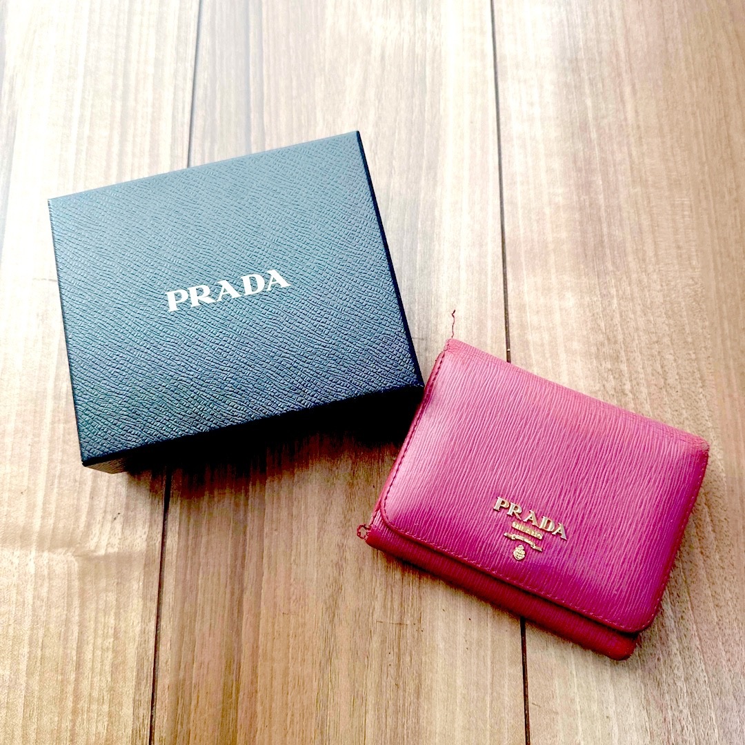 PRADA(プラダ)のPRADAプラダ 三つ折り財布ピンク小銭入れウォレットミニ財布 レディースのファッション小物(財布)の商品写真