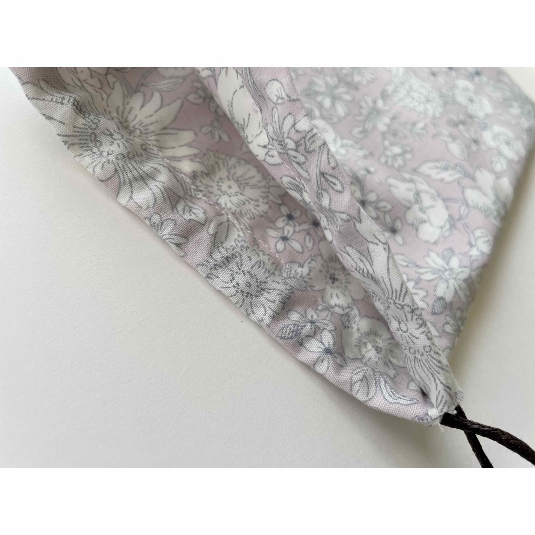 ハンドメイド𖦹‎巾着とポケットティッシュカバーセット ハンドメイドの素材/材料(生地/糸)の商品写真