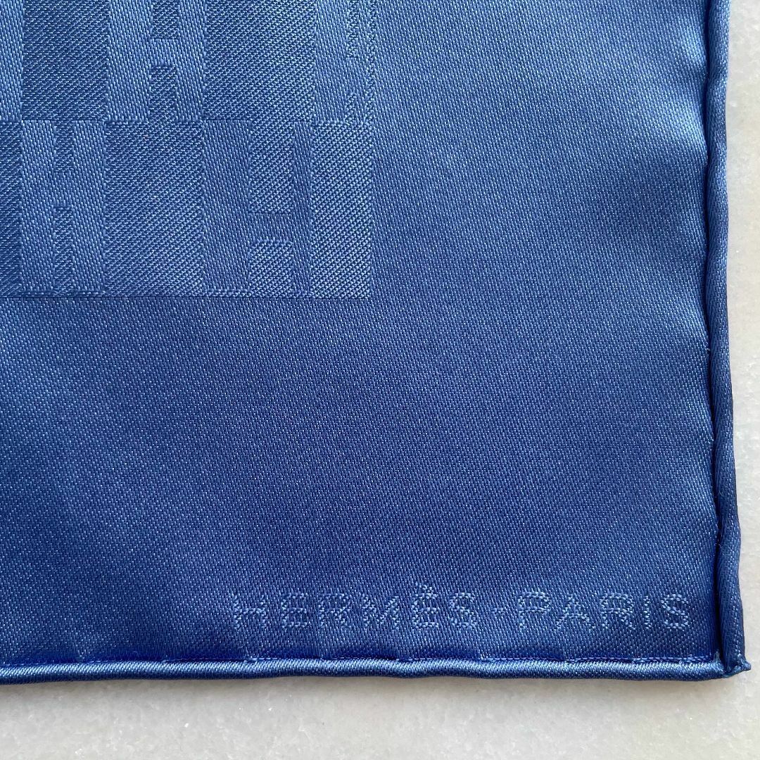 Hermes(エルメス)の美品☆HERMES エルメス シルクポケットチーフ 青 ブルー フランス製 メンズのファッション小物(ハンカチ/ポケットチーフ)の商品写真