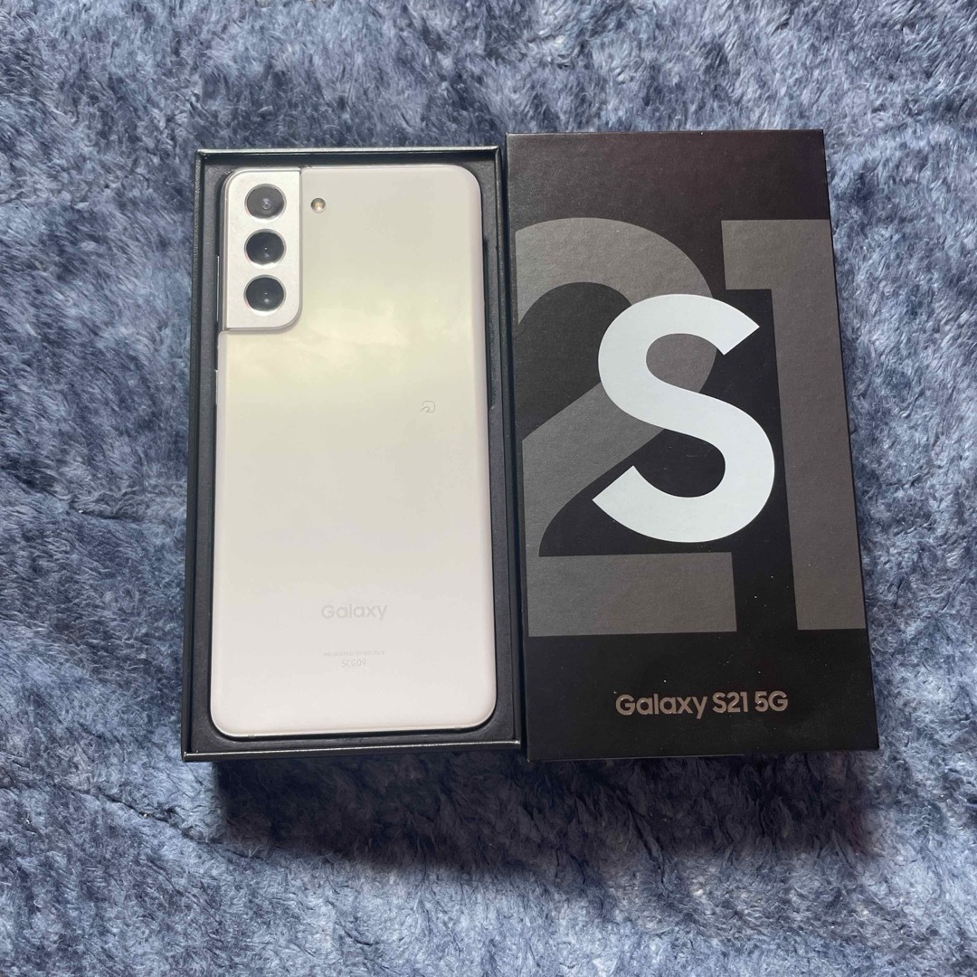 SAMSUNG Galaxy S21 5G SCG09 ファントム ホワイト スマホ/家電/カメラのスマートフォン/携帯電話(スマートフォン本体)の商品写真