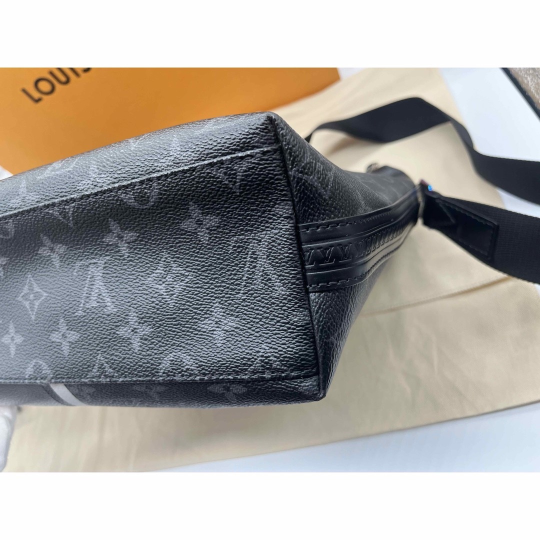 LOUIS VUITTON(ルイヴィトン)の激レア■限定品■ヴィトン×フラグメント モノグラムエクリプス M43411 メンズのバッグ(ショルダーバッグ)の商品写真