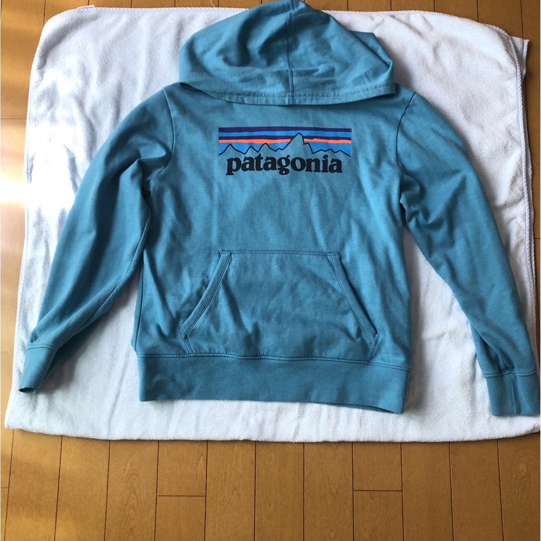 patagonia(パタゴニア)のパタゴニア　kids XL パーカー キッズ/ベビー/マタニティのキッズ服男の子用(90cm~)(Tシャツ/カットソー)の商品写真