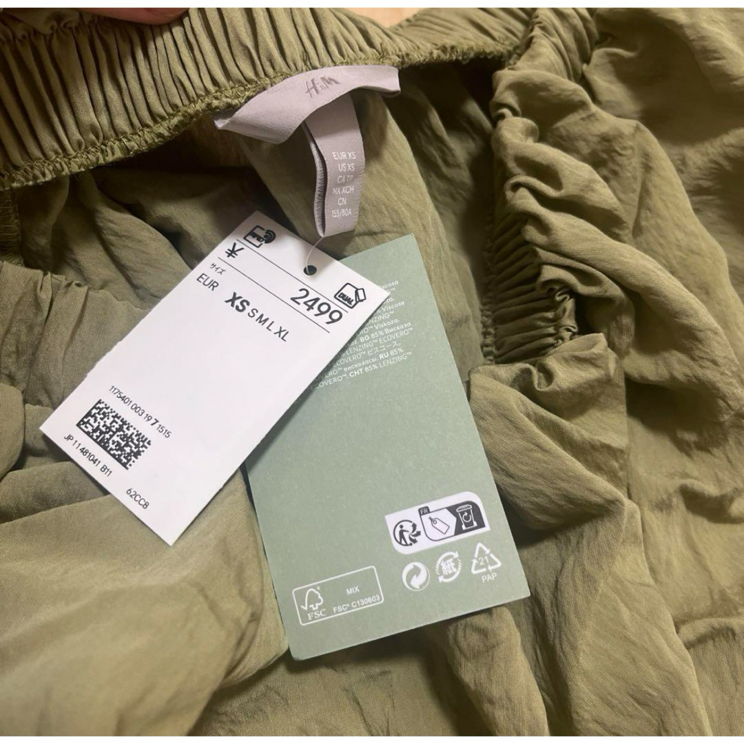 H&M(エイチアンドエム)のＨ&M パフスリーブオフショルダーブラウス レディースのトップス(シャツ/ブラウス(半袖/袖なし))の商品写真