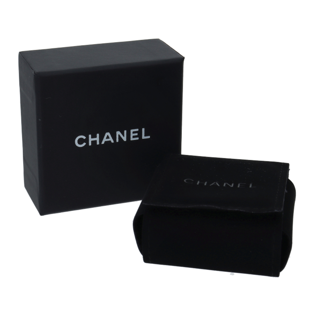 CHANEL(シャネル)のシャネル ココマークラインストーンピアス (ピアス:(約cm)縦4.7×横1.6×奥行1.6) 真鍮/ラインストーン 美品【中古】 レディースのアクセサリー(ピアス)の商品写真