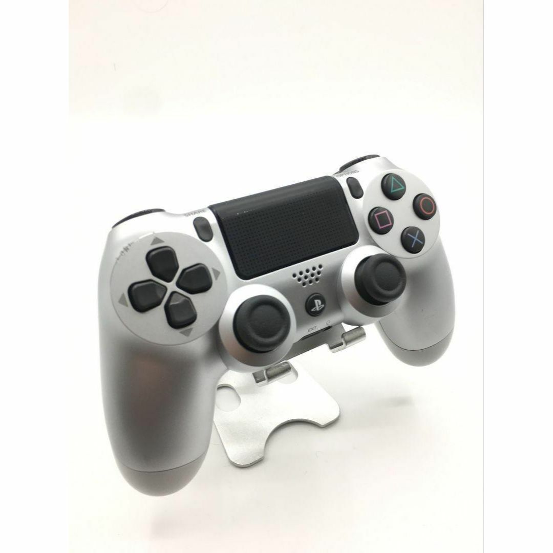 PlayStation4(プレイステーション4)の美品 PS4 コントローラー DUALSHOCK4 シルバー　L28 エンタメ/ホビーのゲームソフト/ゲーム機本体(その他)の商品写真