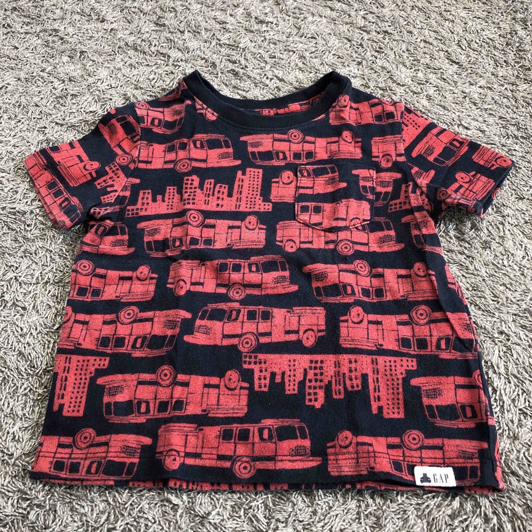 babyGAP(ベビーギャップ)のbabyGAP  Ｔシャツ　消防車　90cm キッズ/ベビー/マタニティのキッズ服男の子用(90cm~)(Tシャツ/カットソー)の商品写真