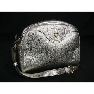 サルヴァトーレフェラガモ(Salvatore Ferragamo)の■新品同様■ Salvatore Ferragamo フェラガモ ガンチーニ レザー クロスボディ ショルダーバッグ レディース シルバー系 FC0218(ハンドバッグ)