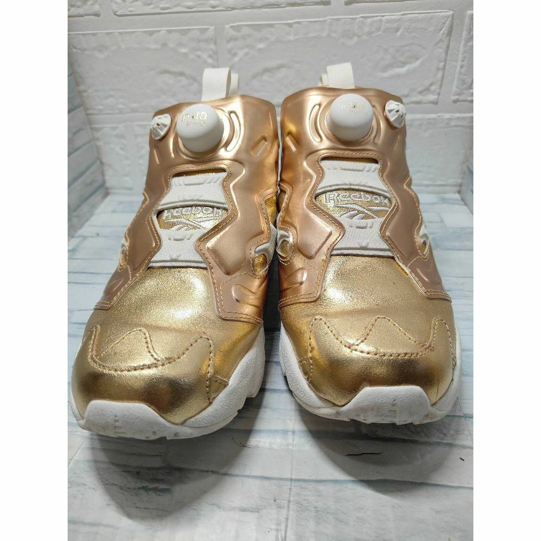 リーボック　インスタポンプヒューリー　ゴールド レディースの靴/シューズ(スニーカー)の商品写真