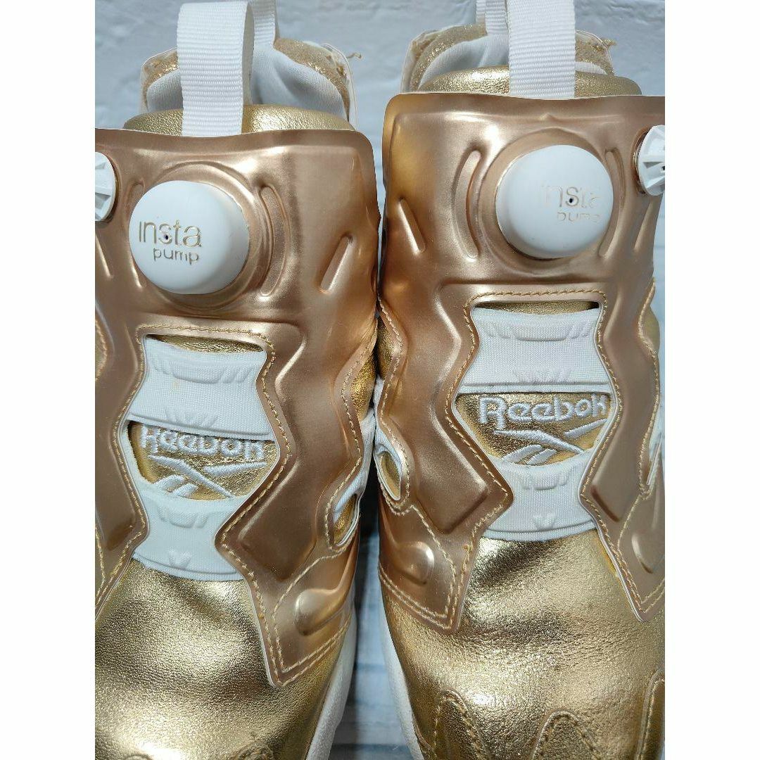 リーボック　インスタポンプヒューリー　ゴールド レディースの靴/シューズ(スニーカー)の商品写真