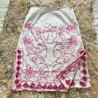 ヴィンテージ(VINTAGE)のヴィンテージ　インド花刺繍カットワーク　スカート　膝下丈　スリット(ひざ丈スカート)