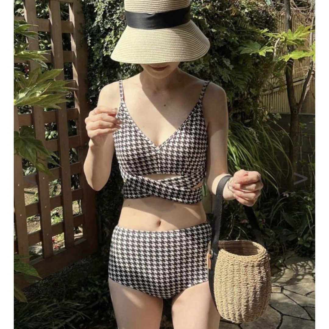 one after another NICE CLAUP(ワンアフターアナザーナイスクラップ)の完売品 ナイスクラップ Backクロスリボンswimwear 水着 ビキニ レディースの水着/浴衣(水着)の商品写真