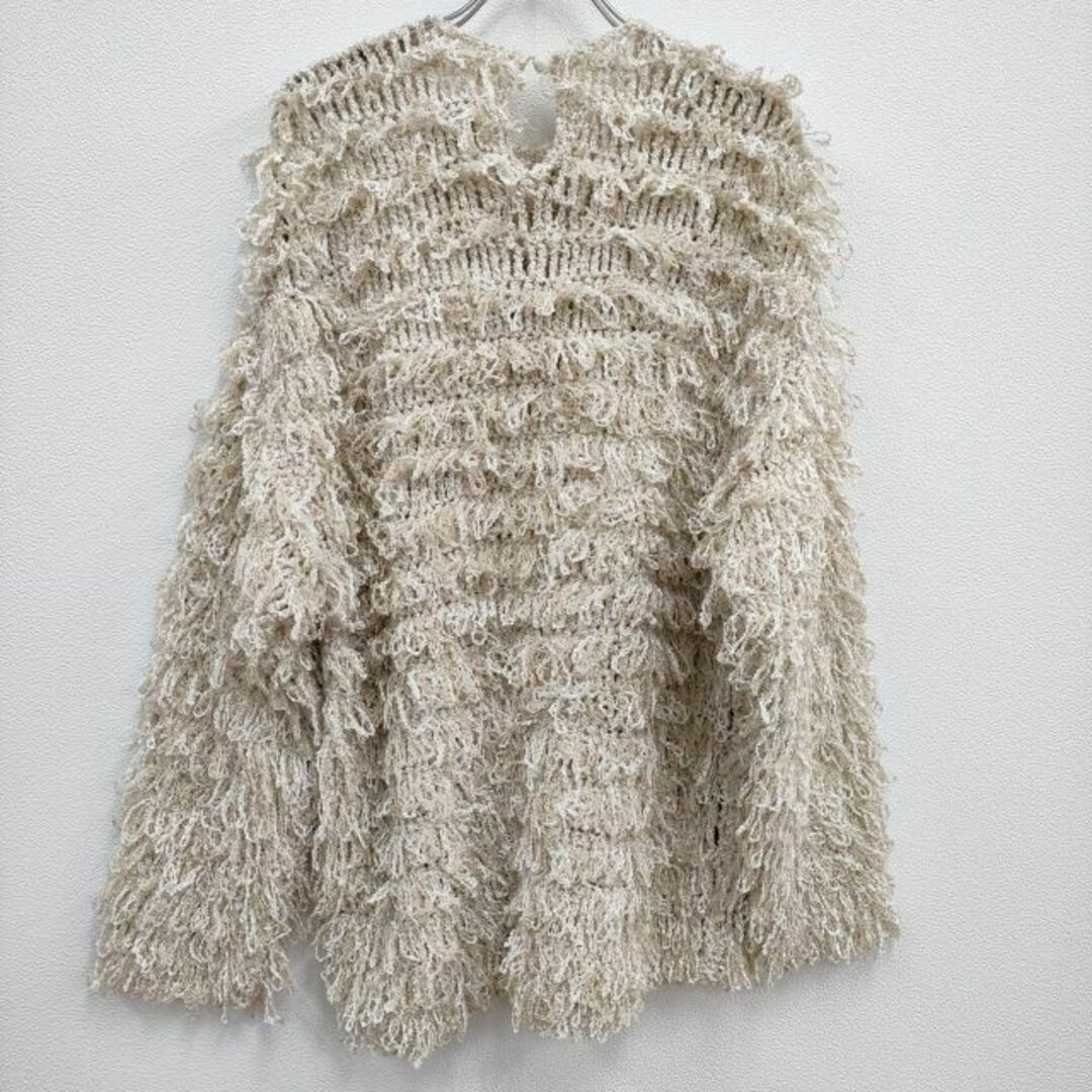 CLANE(クラネ)のCLANE 新品 19106-1251 VOLUME FRINGE LONG TOPS 定価30800円 サイズ2 ニット アイボリー レディース クラネ【中古】4-0405M♪ レディースのトップス(ニット/セーター)の商品写真