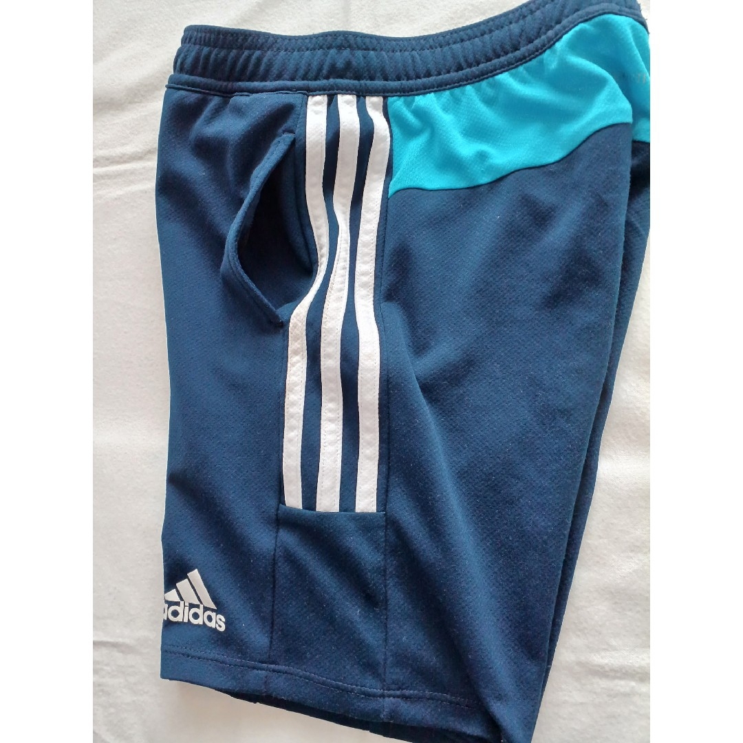 adidas(アディダス)のadidas ハーフパンツ 110 キッズ/ベビー/マタニティのキッズ服女の子用(90cm~)(パンツ/スパッツ)の商品写真