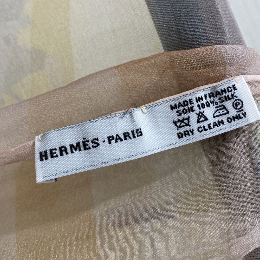 Hermes(エルメス)の②新品　定価17万　エルメス　シルクモスリン　ストール ロング　180×63cm レディースのファッション小物(バンダナ/スカーフ)の商品写真