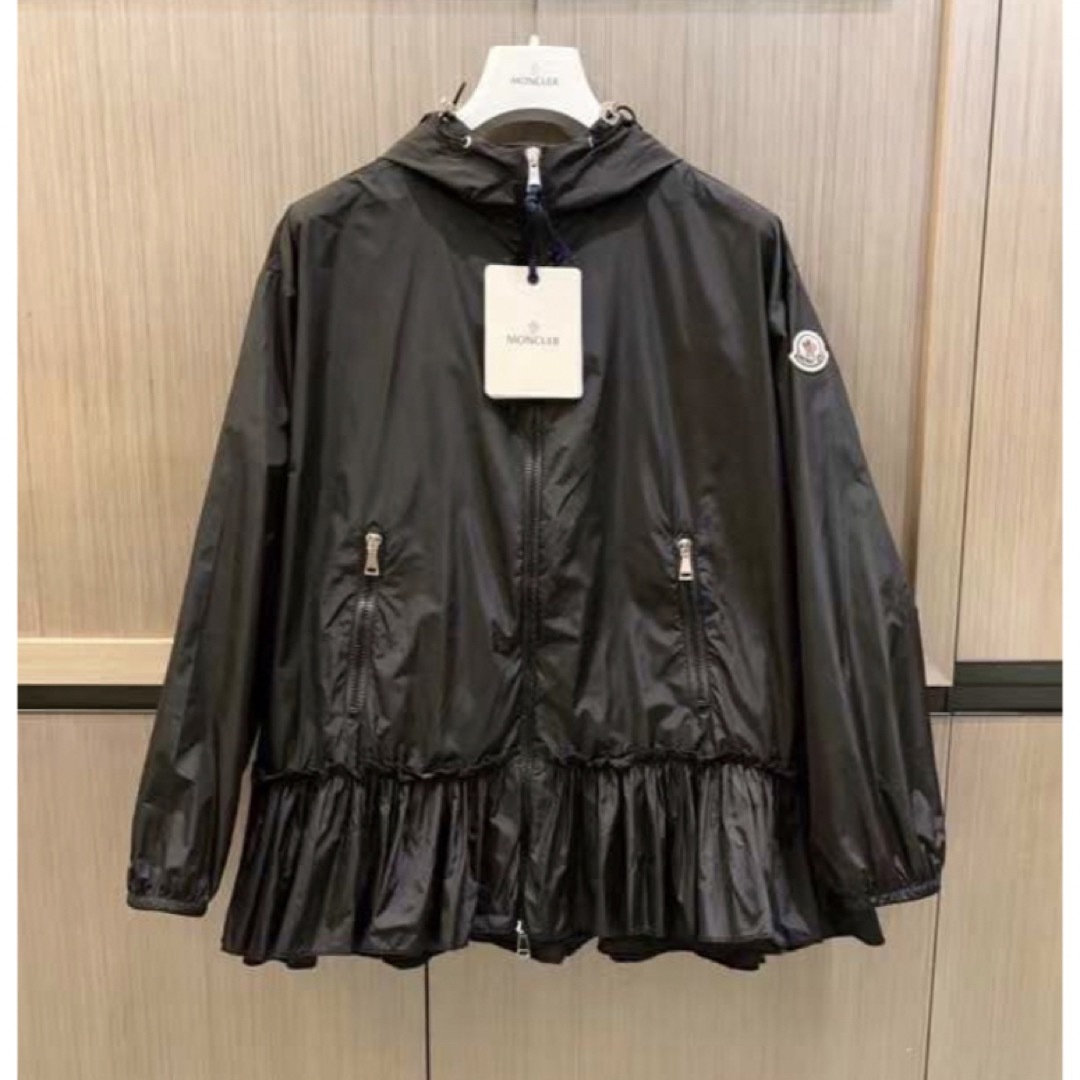 MONCLER(モンクレール)の新品　モンクレ-ル　レディースノベルティ 夏秋用 レディースのジャケット/アウター(その他)の商品写真