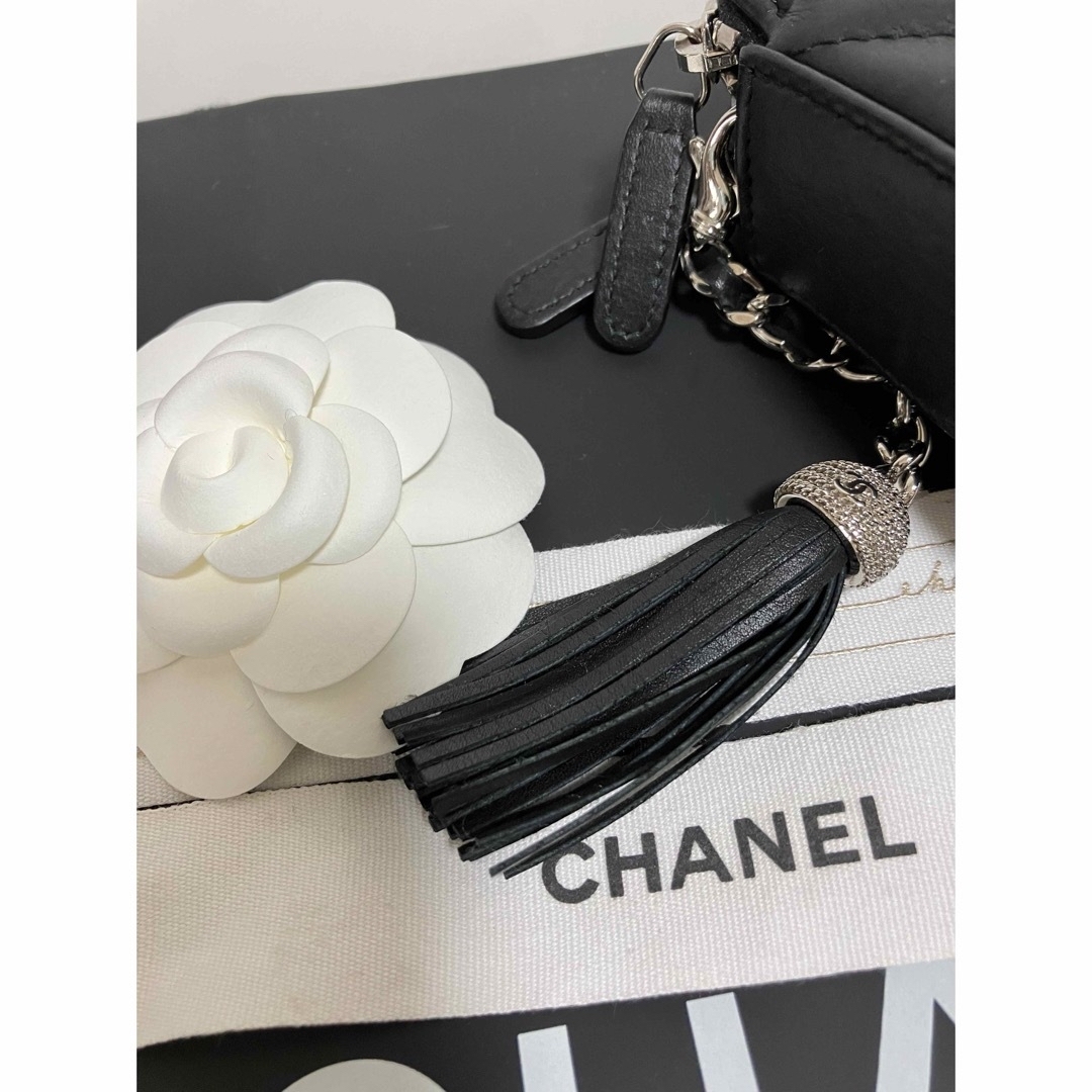 CHANEL(シャネル)の超美品★ シャネル マトラッセ シェブロン チェーンウォレット 黒 正規品 レディースのバッグ(ショルダーバッグ)の商品写真