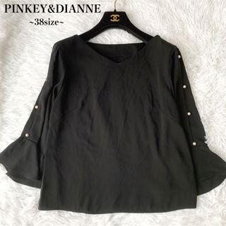 ピンキーアンドダイアン(Pinky&Dianne)の【美品】PINKEY&DIANNE パールアクセントスリットスリーブブラウス 黒(シャツ/ブラウス(長袖/七分))