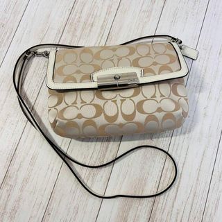 コーチ(COACH)の【美品】コーチ　ショルダーバッグ　クリスティン　シグネチャー　斜めがけ　ベージュ(ショルダーバッグ)