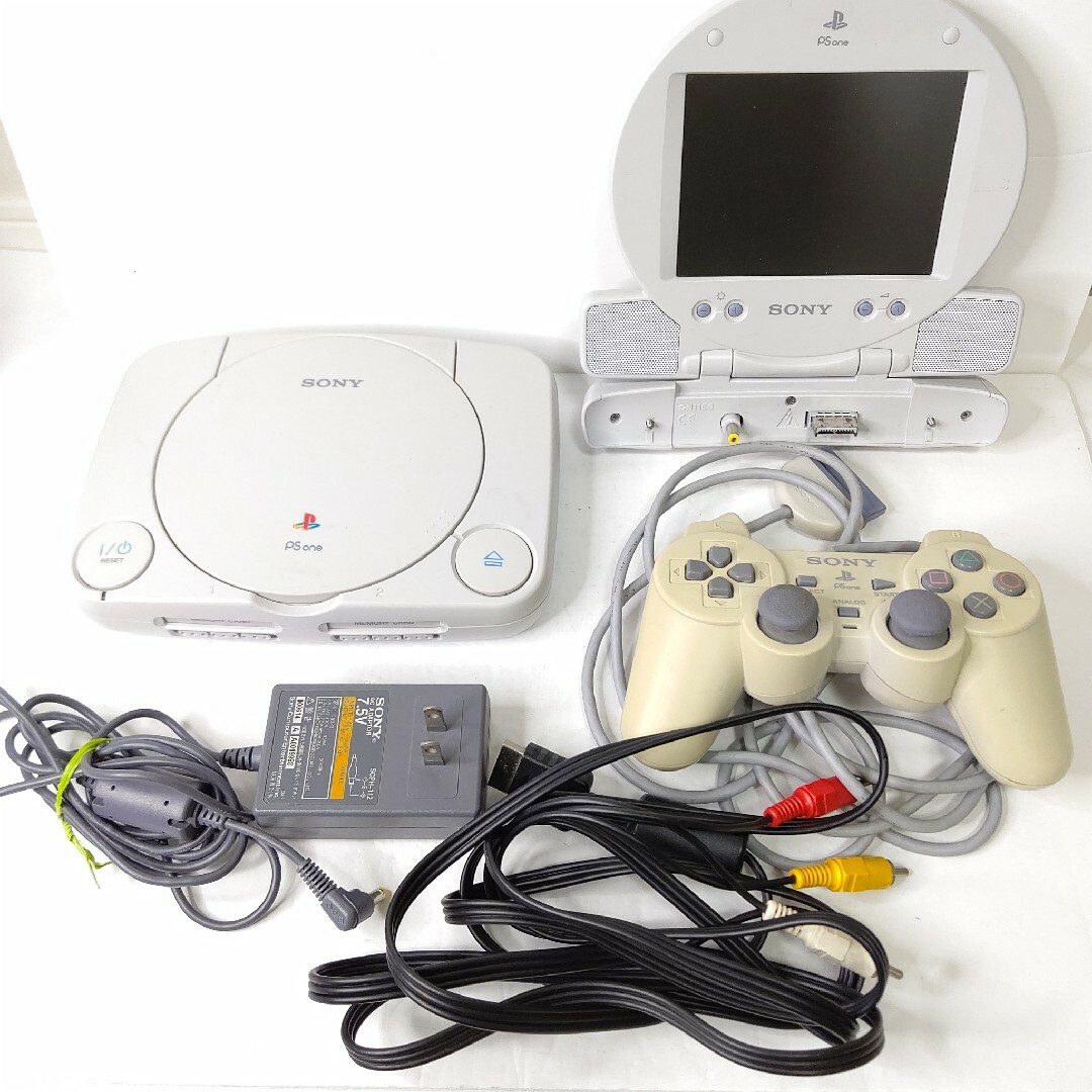 PlayStation(プレイステーション)のソニー　psone LCDモニター　セット　美品　SONY　プレイステーション エンタメ/ホビーのゲームソフト/ゲーム機本体(携帯用ゲーム機本体)の商品写真