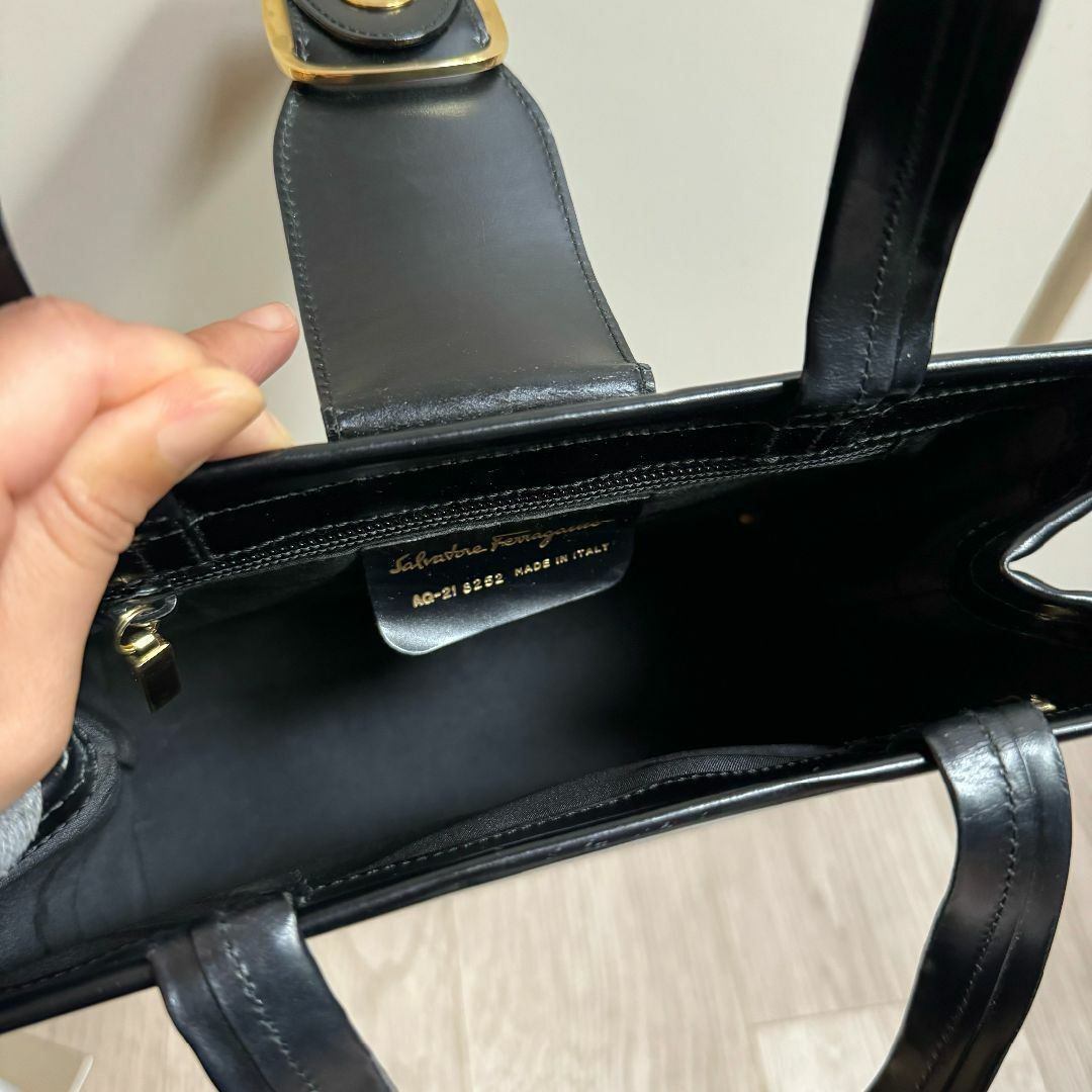 Salvatore Ferragamo(サルヴァトーレフェラガモ)の極美品✨フェラガモ ハンドバッグ ヴァラ レザー フォーマル Ferragamo レディースのバッグ(ハンドバッグ)の商品写真