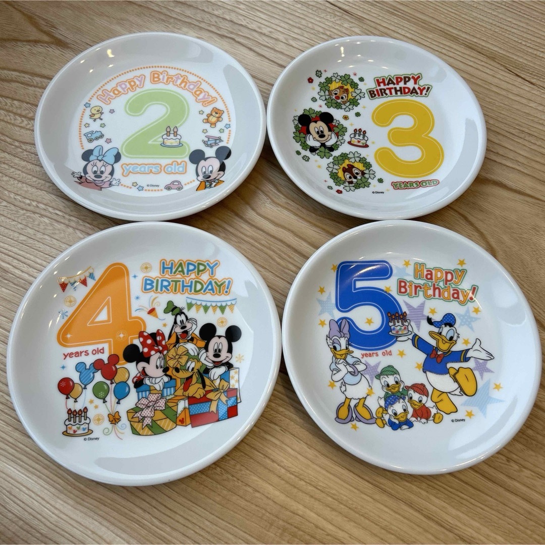 Disney(ディズニー)のディズニー誕生日プレート♡４枚セット インテリア/住まい/日用品のキッチン/食器(食器)の商品写真