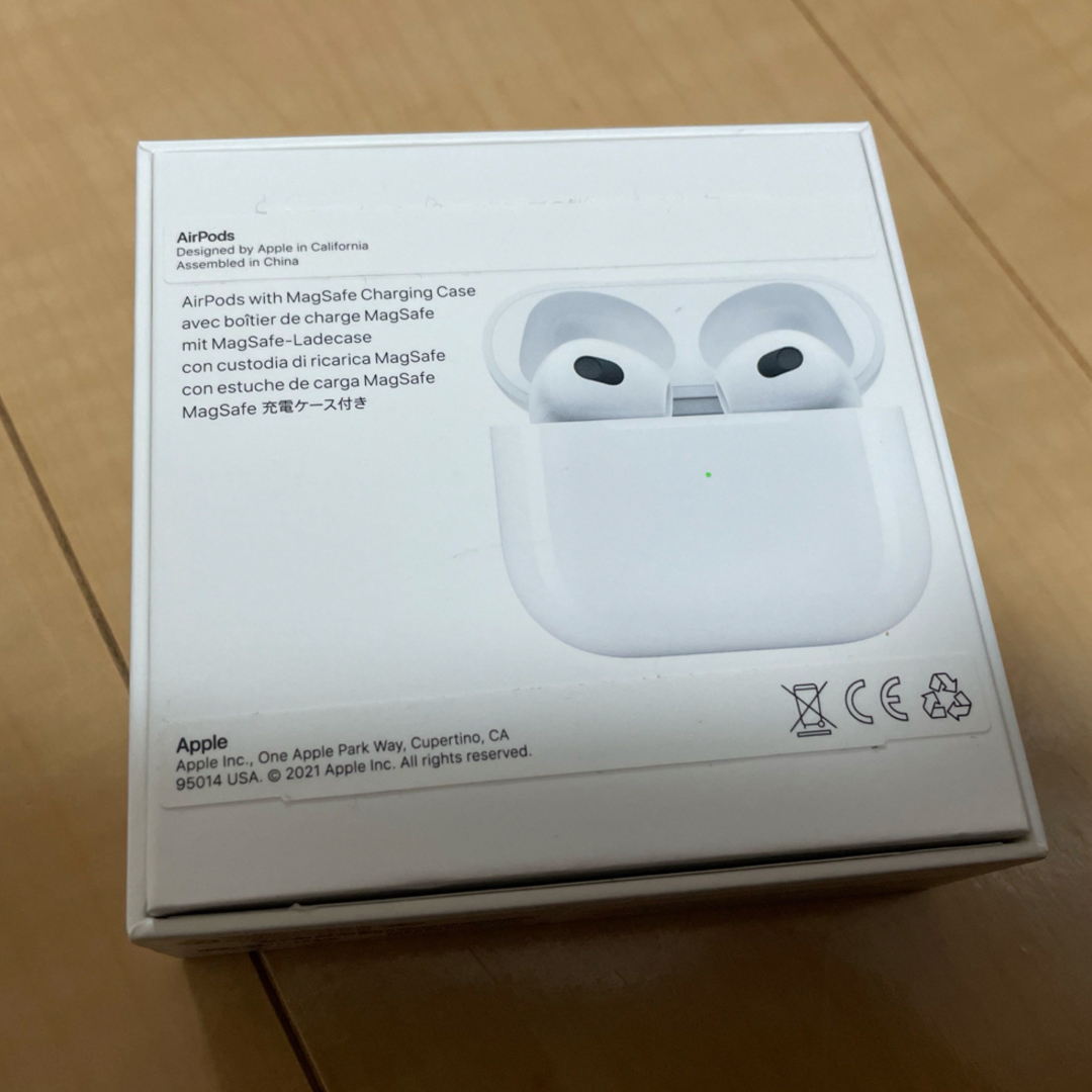 Apple(アップル)のAirPods スマホ/家電/カメラのオーディオ機器(ヘッドフォン/イヤフォン)の商品写真