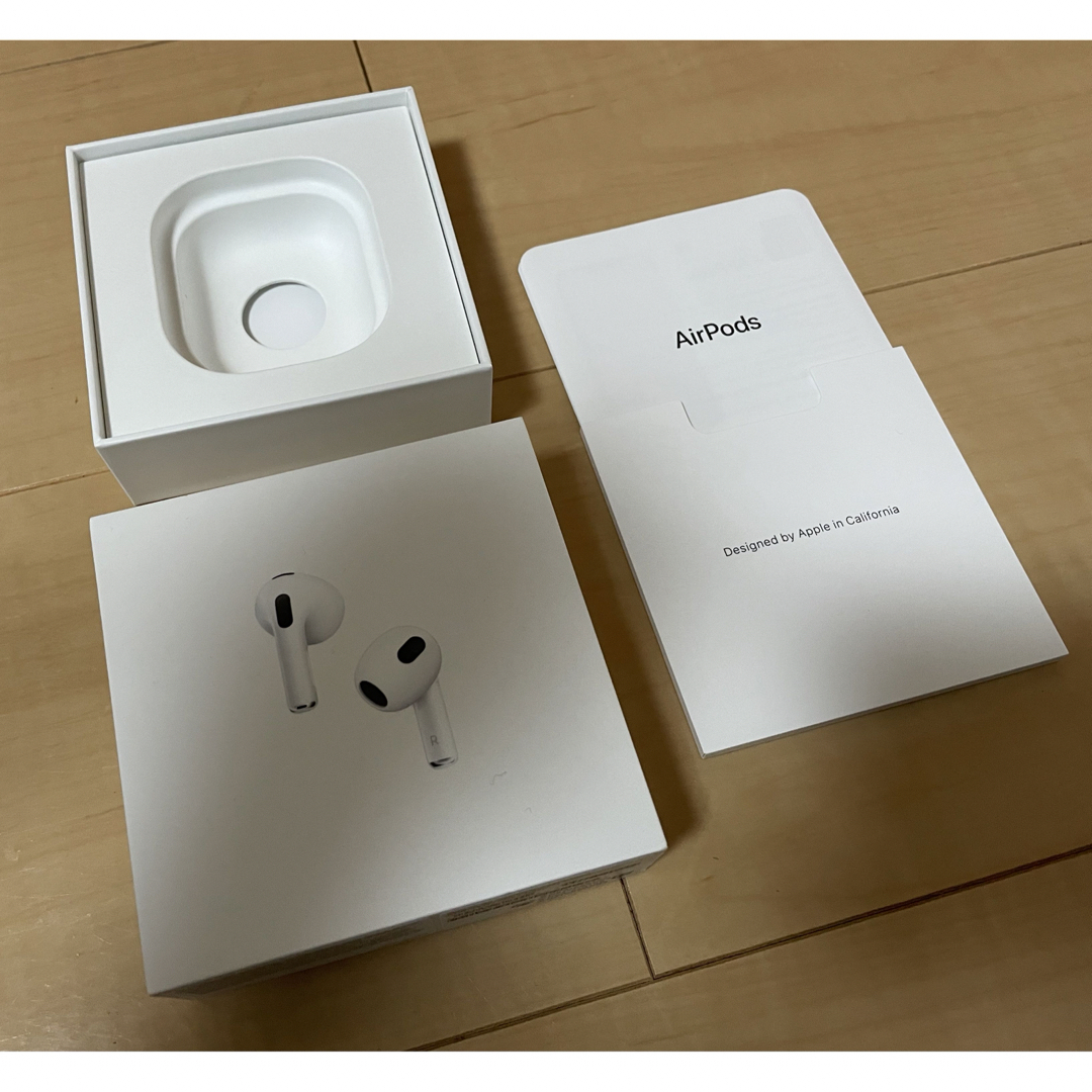 Apple(アップル)のAirPods スマホ/家電/カメラのオーディオ機器(ヘッドフォン/イヤフォン)の商品写真