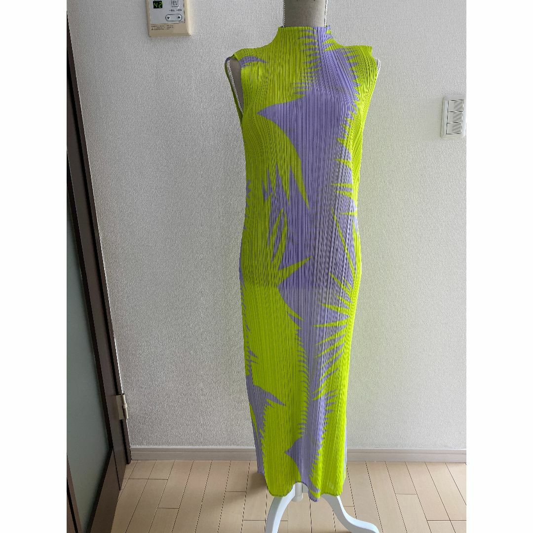 PLEATS PLEASE ISSEY MIYAKE(プリーツプリーズイッセイミヤケ)のPLEATS PLEASE ISSEY MIYAKEハイネックワンピース レディースのワンピース(ロングワンピース/マキシワンピース)の商品写真