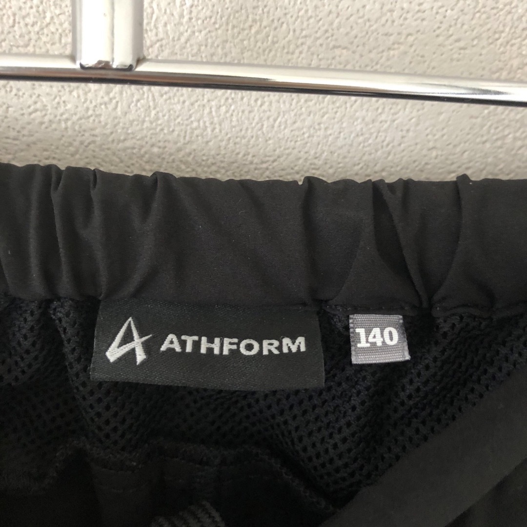 ATHFORM スポーツウェア　パンツ　140 ブラック キッズ/ベビー/マタニティのキッズ服男の子用(90cm~)(パンツ/スパッツ)の商品写真