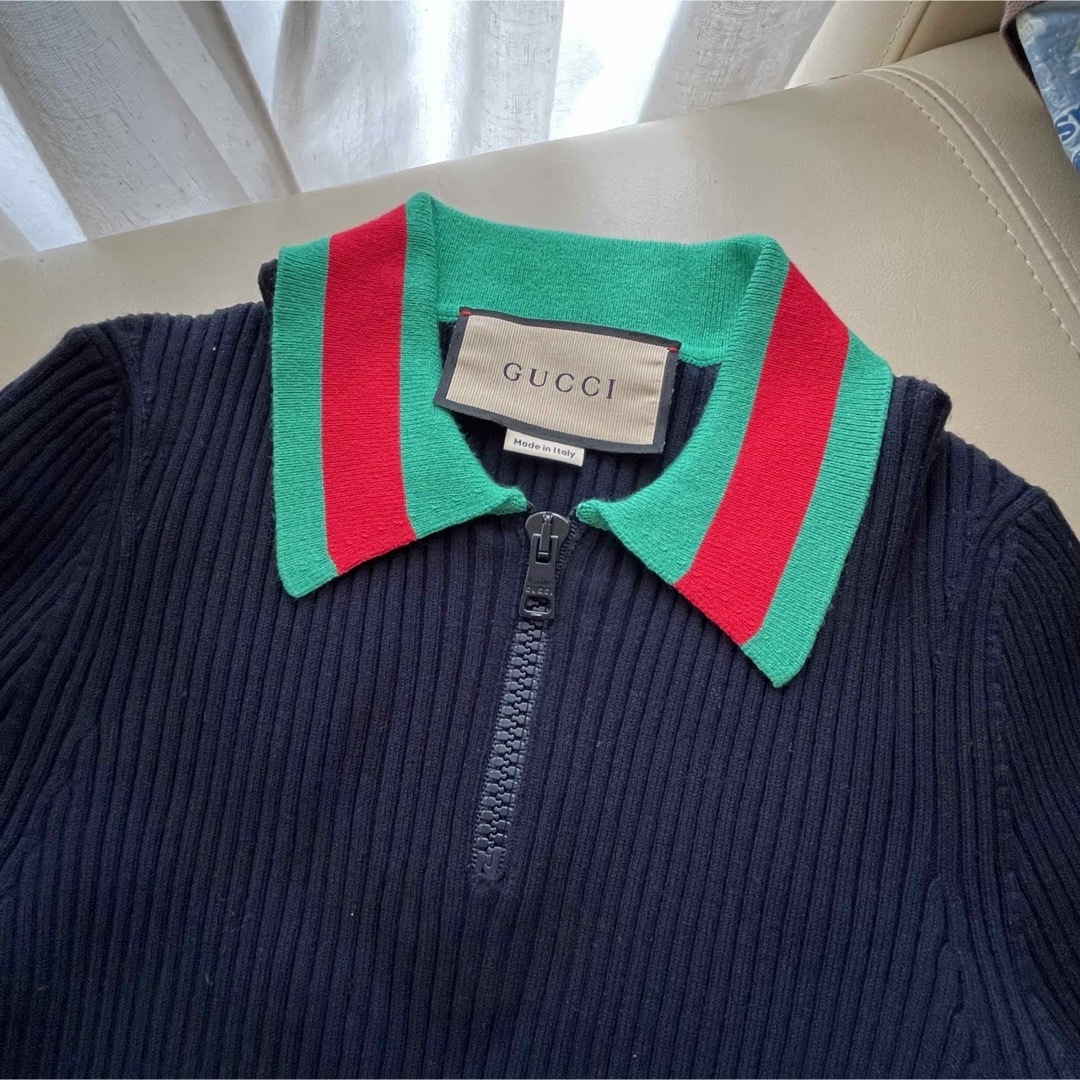 Gucci(グッチ)のGUCCI クロップド ポロシャツ　ウィンター着用 レディースのトップス(ポロシャツ)の商品写真