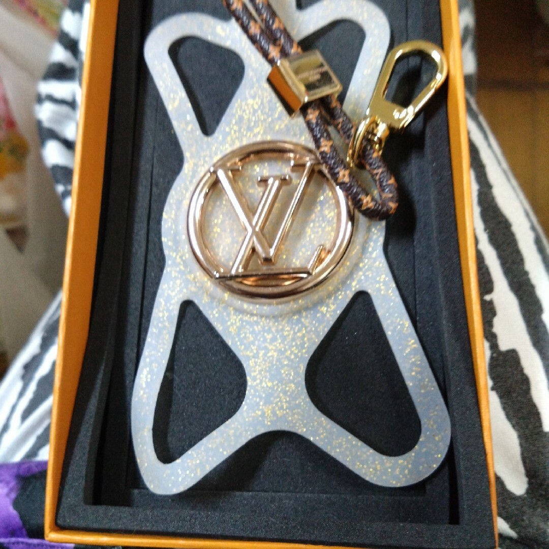 LOUIS VUITTON(ルイヴィトン)のルイヴィトンスマホケース　ルイーズ　２日間値下げ中❤ スマホ/家電/カメラのスマホアクセサリー(iPhoneケース)の商品写真