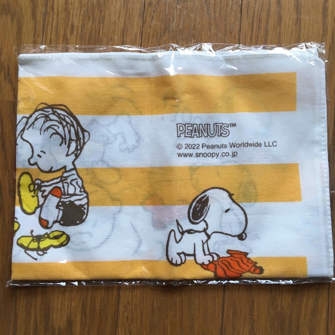 SNOOPY(スヌーピー)の新品　スヌーピー　手ぬぐい　タオル エンタメ/ホビーのおもちゃ/ぬいぐるみ(キャラクターグッズ)の商品写真