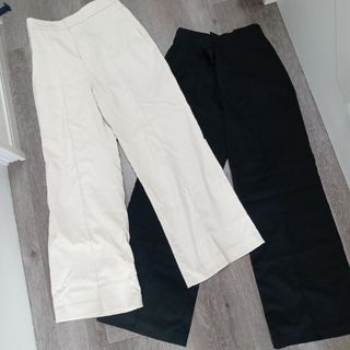 ユニクロ(UNIQLO)のユニクロ　スラックス　2本セット(カジュアルパンツ)