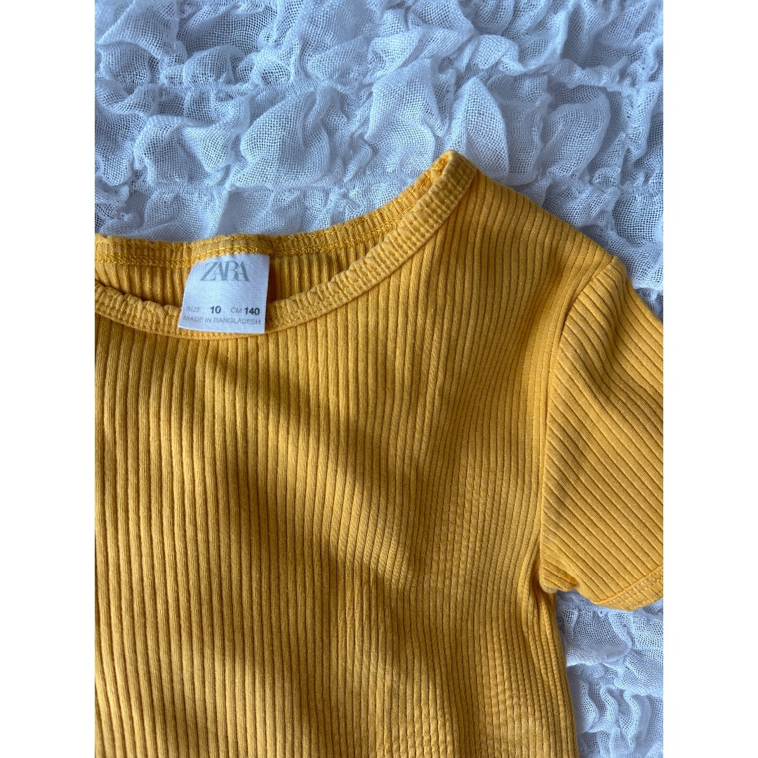 ZARA KIDS(ザラキッズ)のからしイエロー　Tシャツ　ZARA キッズ/ベビー/マタニティのキッズ服女の子用(90cm~)(Tシャツ/カットソー)の商品写真