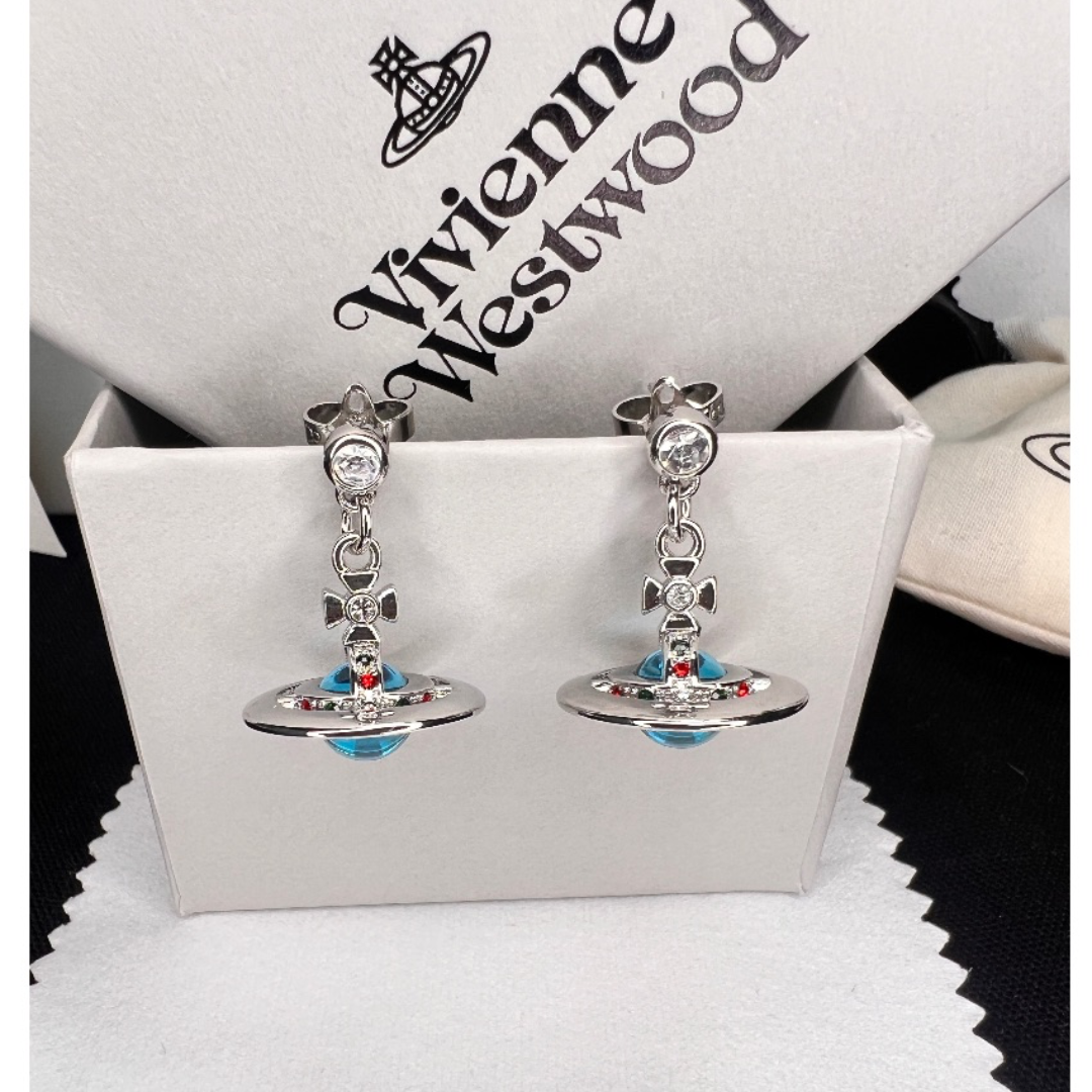 Vivienne Westwood(ヴィヴィアンウエストウッド)の ヴィヴィアン タイニー定番オーブ ピアス レディースのアクセサリー(ピアス)の商品写真