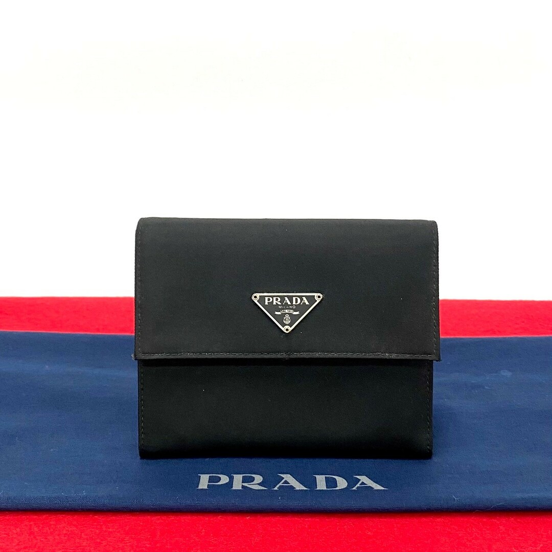 PRADA(プラダ)のほぼ未使用 希少品 PRADA プラダ 三角ロゴ 金具 ナイロン サフィアーノ レザー 本革 二つ折り 財布 ミニ ウォレット ブラック 40932 レディースのファッション小物(財布)の商品写真