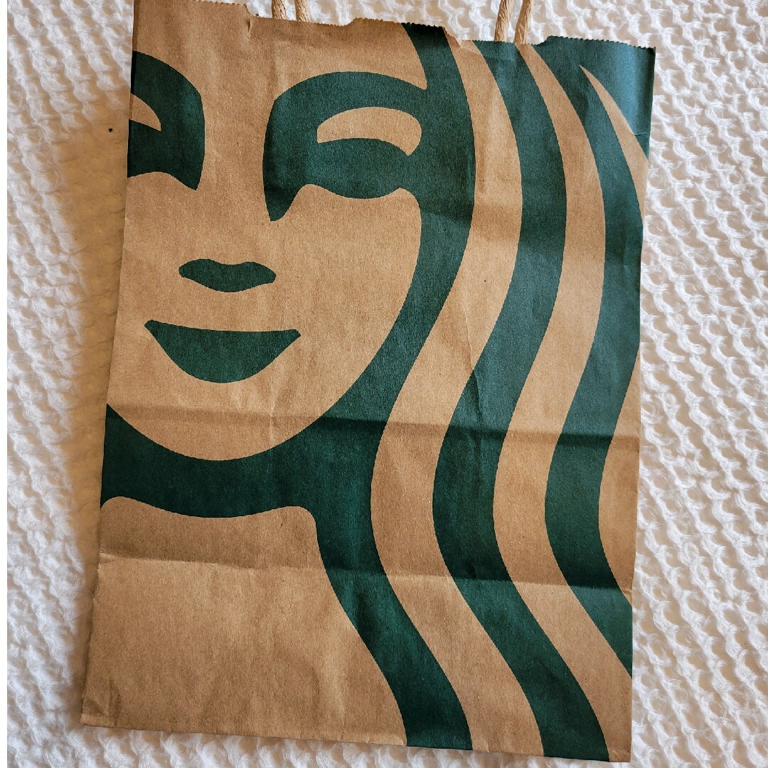 Starbucks(スターバックス)のスターバックス　紙袋三枚　サクラ インテリア/住まい/日用品の日用品/生活雑貨/旅行(日用品/生活雑貨)の商品写真