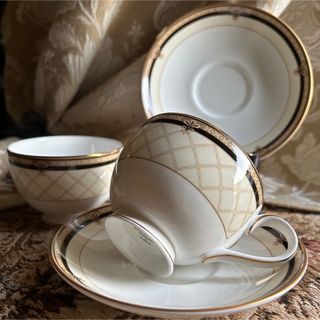 ロイヤルドルトン(Royal Doulton)の英国製【新品】ROYAL DOULTON 【Baroness】カップ＆ソーサー (食器)