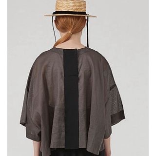 ユナイテッドアローズ(UNITED ARROWS)の美品　定価15400円　KAAM カム　リネンシアーブラウス　グレー(シャツ/ブラウス(半袖/袖なし))