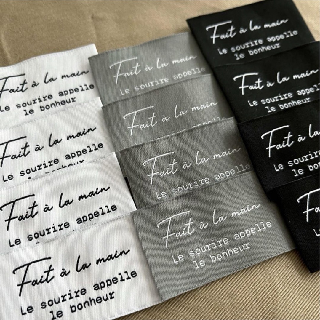 ■フランス語■ 合計12枚　刺繍タグ　布タグ ハンドメイドの素材/材料(各種パーツ)の商品写真