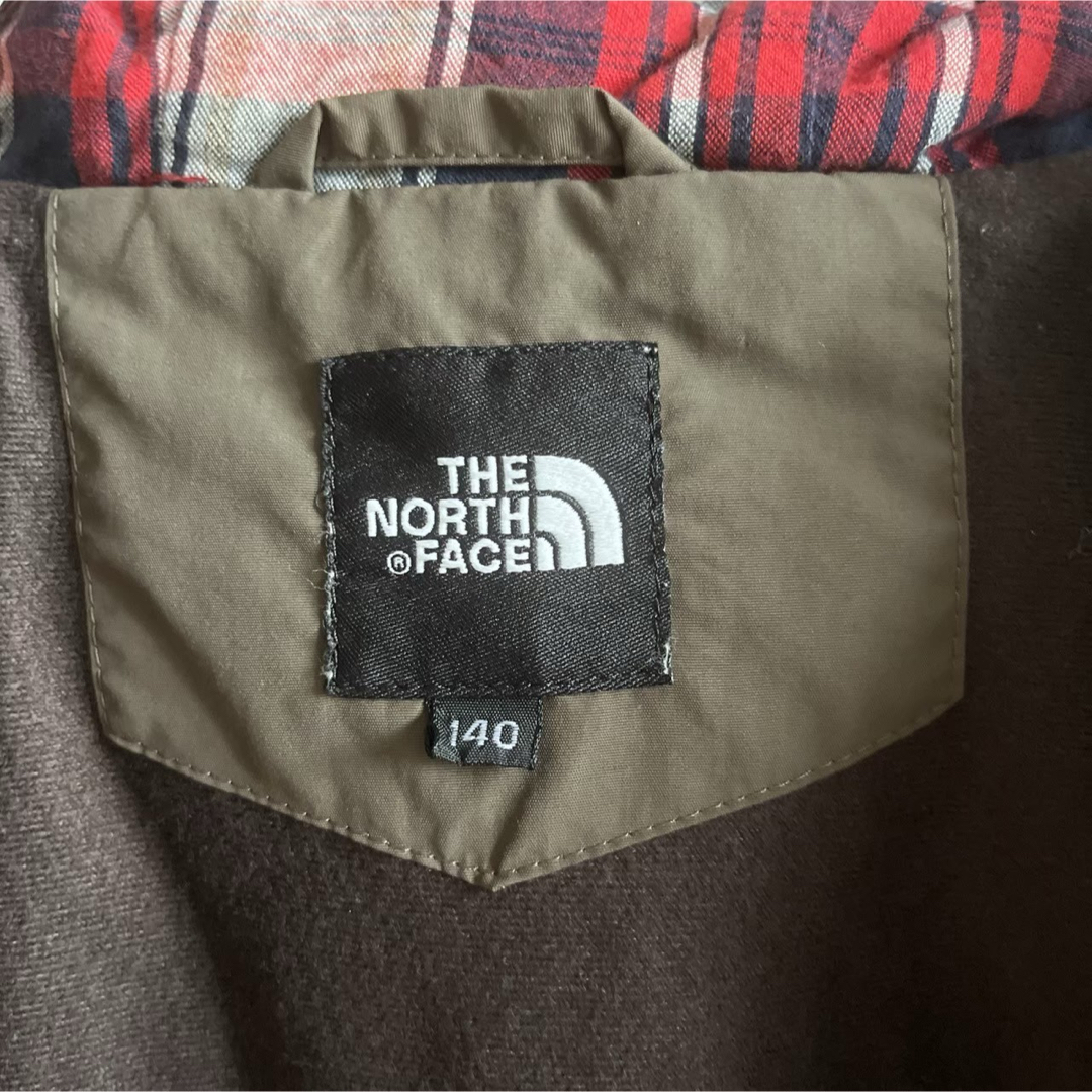 THE NORTH FACE(ザノースフェイス)の【キッズ】ノースフェイス　マウンテンパーカー　カラフルカラー　キッズ140 キッズ/ベビー/マタニティのキッズ服男の子用(90cm~)(ジャケット/上着)の商品写真