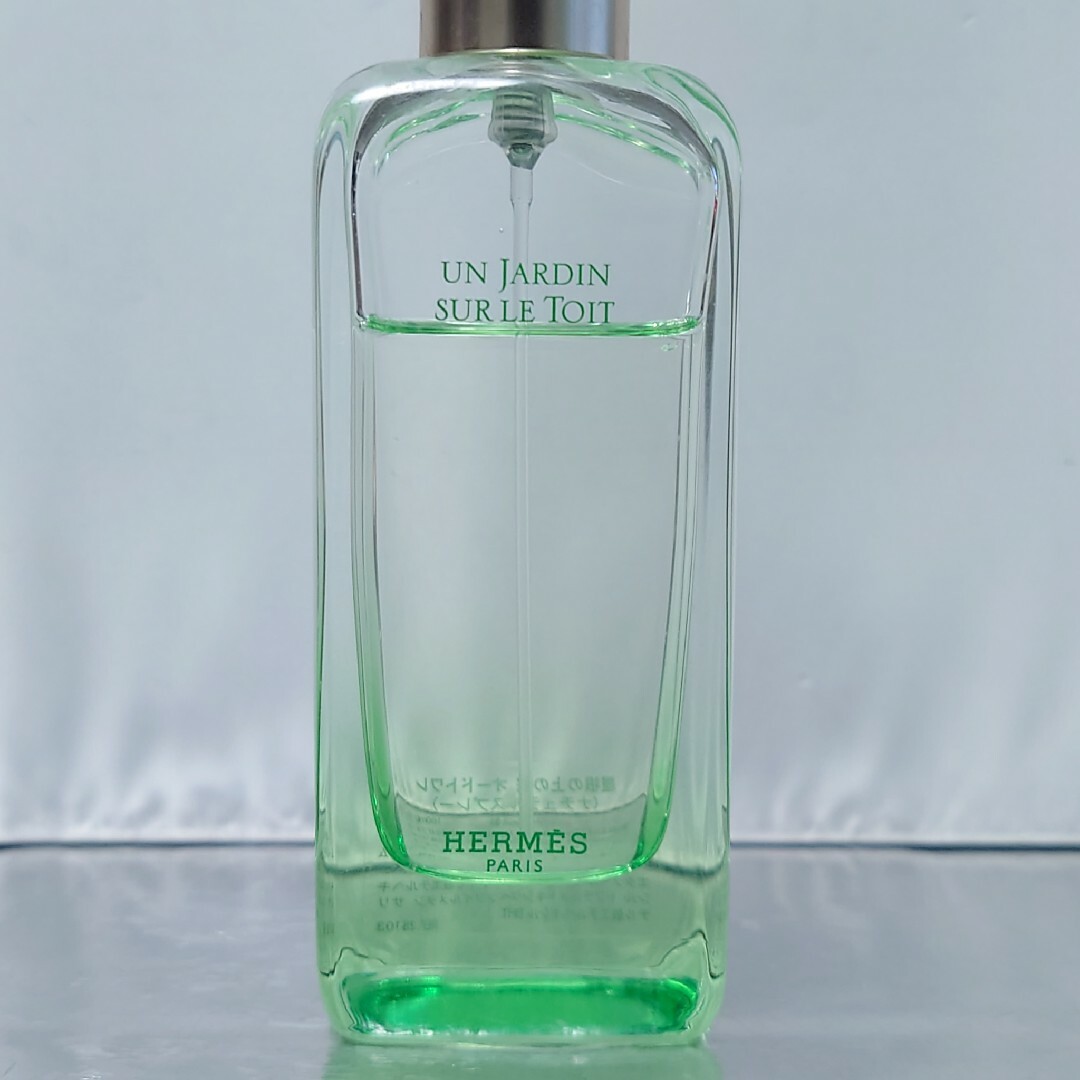 Hermes(エルメス)の【残量70％】エルメス 屋根の上の庭 オードトワレ 100ml コスメ/美容の香水(香水(女性用))の商品写真