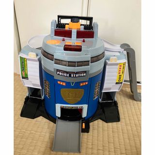 タカラトミー(Takara Tomy)のぐるっと変形！DXポリスステーション(電車のおもちゃ/車)