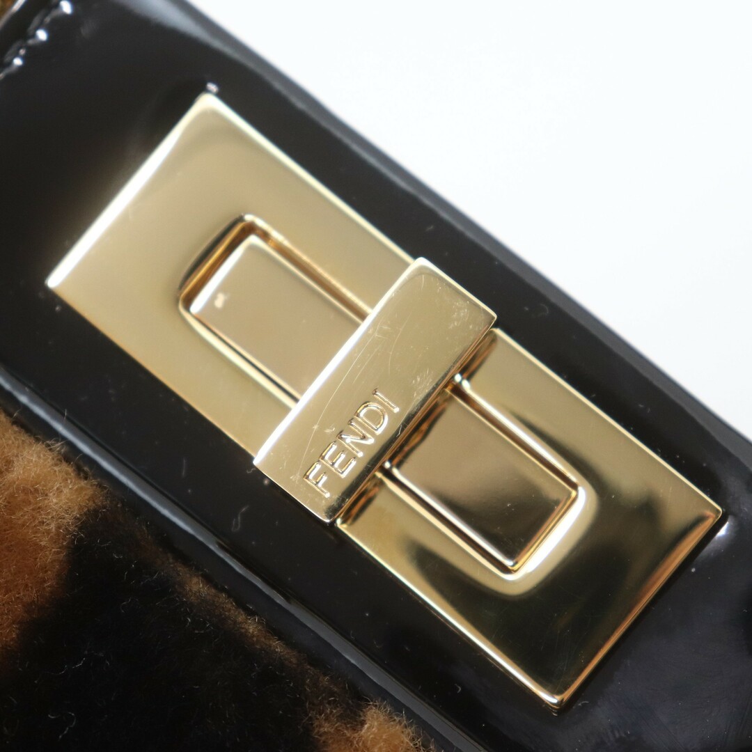 FENDI(フェンディ)のIT3YRZ5K7GK0 美品 FENDI フェンディ ピーカブー レギュラー ムートン レザー エナメル 8BN290 ブラック ブラウン ゴールド金具 レディース バッグ レディースのバッグ(ハンドバッグ)の商品写真