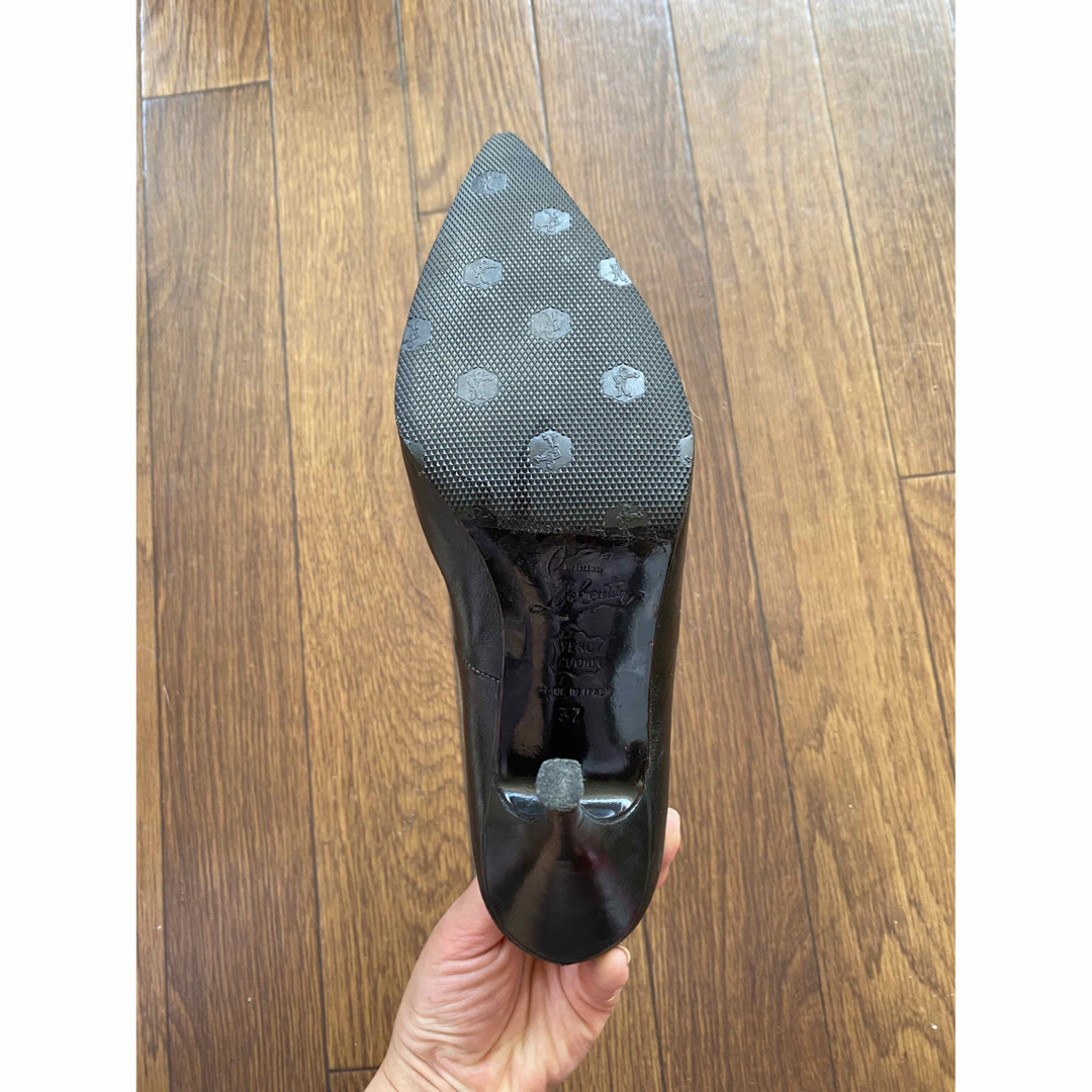 Christian Louboutin(クリスチャンルブタン)のルブタン  裏黒塗り　ブラック　パンプス　37 レディースの靴/シューズ(ハイヒール/パンプス)の商品写真