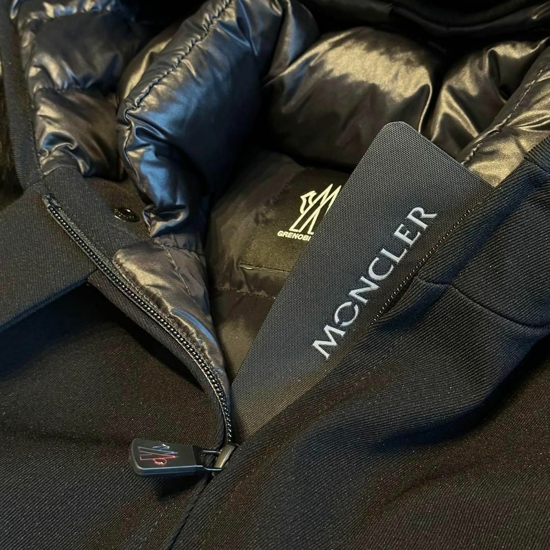 MONCLER(モンクレール)のモンクレール　グレノーブル　BAUGES　ブルーフォックス　ダウンジャケット　4 レディースのジャケット/アウター(ダウンジャケット)の商品写真