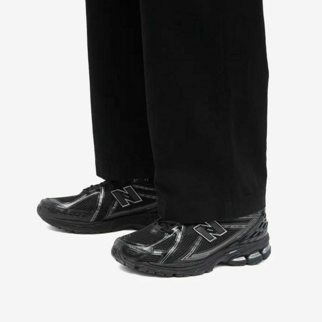 New Balance(ニューバランス)のm1906r 23cm 新品 タグ付き 箱付き オールブラック BLACK レディースの靴/シューズ(スニーカー)の商品写真