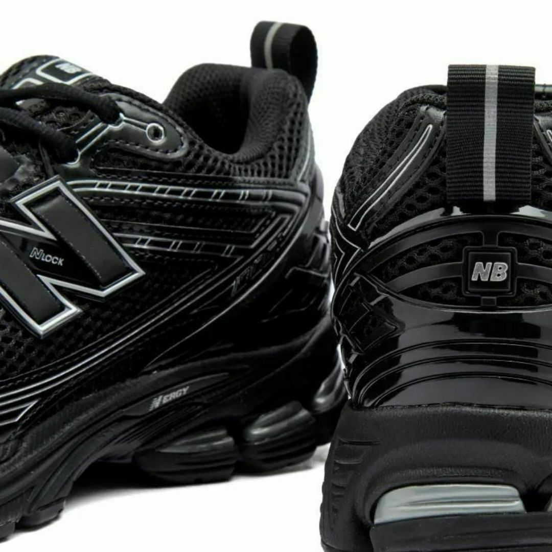 New Balance(ニューバランス)のm1906r 23cm 新品 タグ付き 箱付き オールブラック BLACK レディースの靴/シューズ(スニーカー)の商品写真