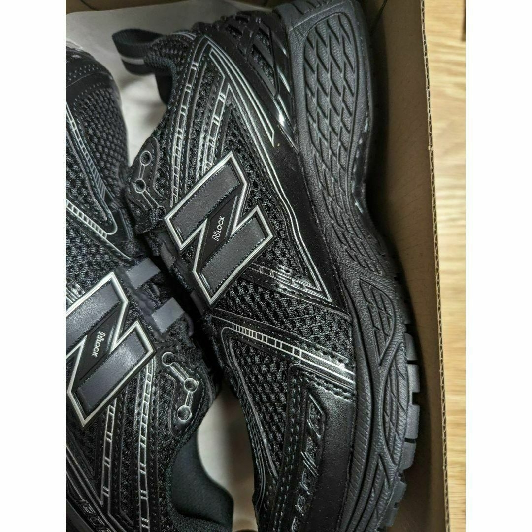 New Balance(ニューバランス)のm1906r 23cm 新品 タグ付き 箱付き オールブラック BLACK レディースの靴/シューズ(スニーカー)の商品写真