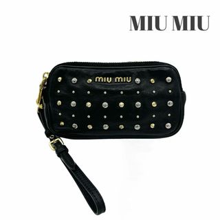 ミュウミュウ(miumiu)のミュウミュウ スタッズ レザー ポーチ  アクセサリーポーチ ブラック(ポーチ)